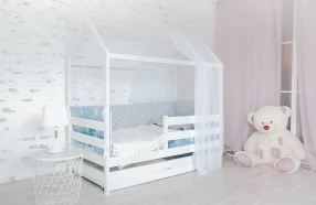 Детская кровать-домик из массива ЭКО
